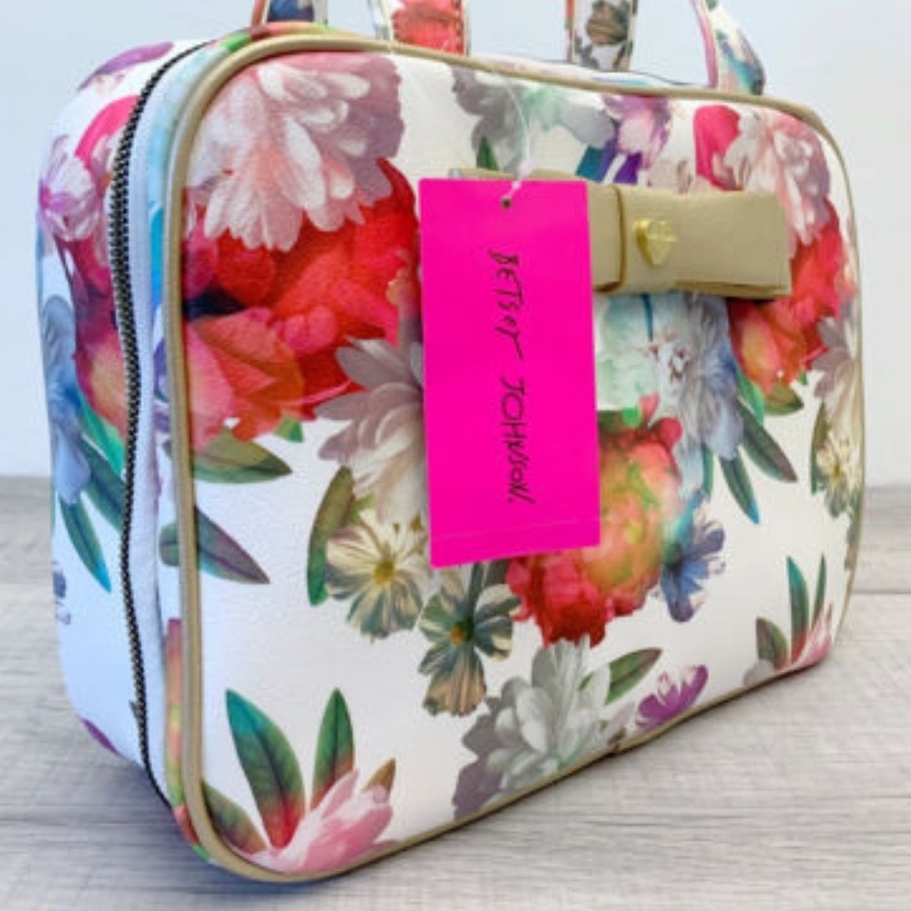 Betsey Johnson Zip Around Cosmetic Case! - Picture 3 of 6